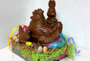 Panier cadeau rempli de chocolat