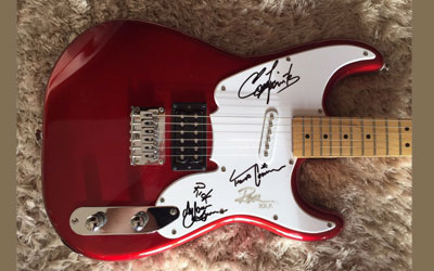 Concours gagnez une guitare autographiée par Éric Lapointe et Travis Cormier