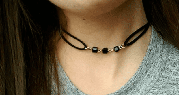 Choker chic avec les swarovskis de la couleur de votre choix