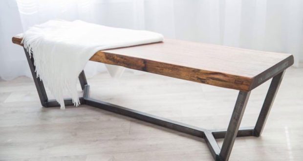 Un banc fabriqué à la main par Atelier Allard