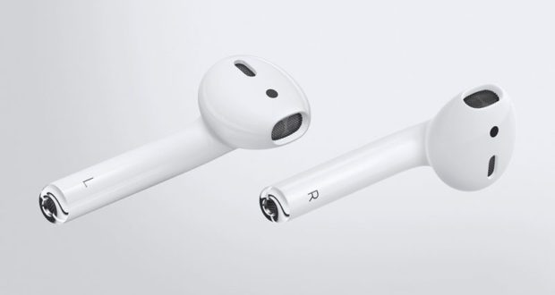 Une paire d'Apple AirPod