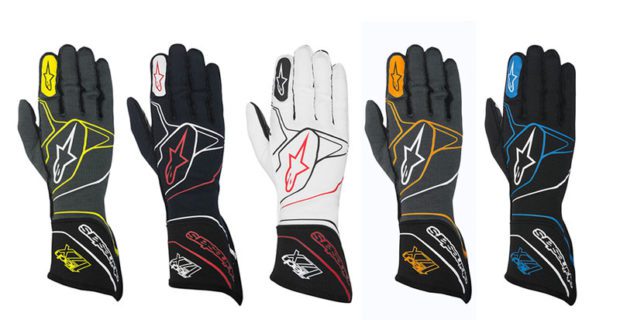 Une paire de gants de course Alpinestars de haut niveau