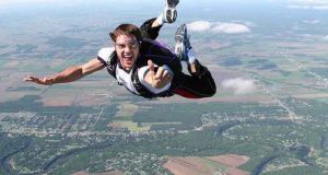 Saut en parachute à 13 500' d'altitude