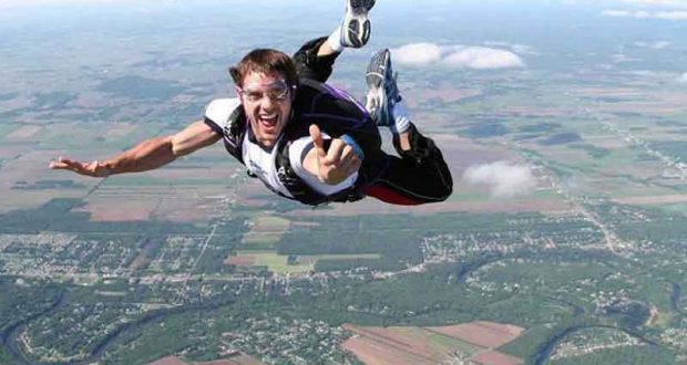 Saut en parachute à 13 500' d'altitude