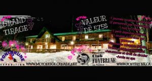 Randonnée de motoneige pour deux avec nuitée et repas