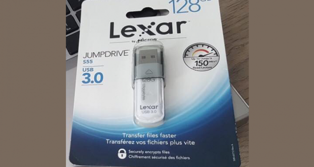 Une clé USB Lexar S55 de 128 Go