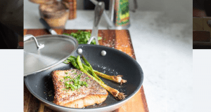 Une casserole antiadhésive