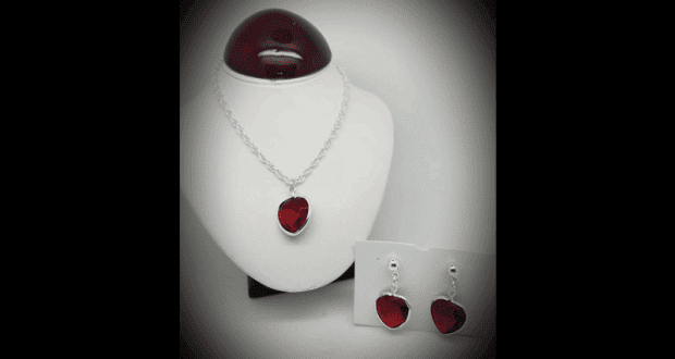 Ensemble collier et boucles d'oreilles