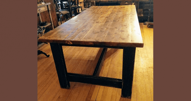 Une magnifique table offerte par Antique 3A