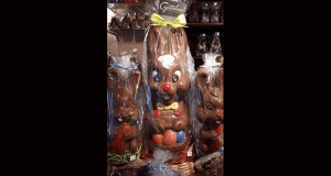 Un Lapin fait d'environ 3kg de chocolat au lait