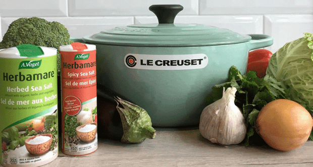 Cocotte Le Creuset + 2 contenants de sel de mer Hebamare