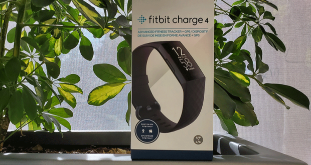 Un moniteur de mise en forme Charge 4 de Fitbit