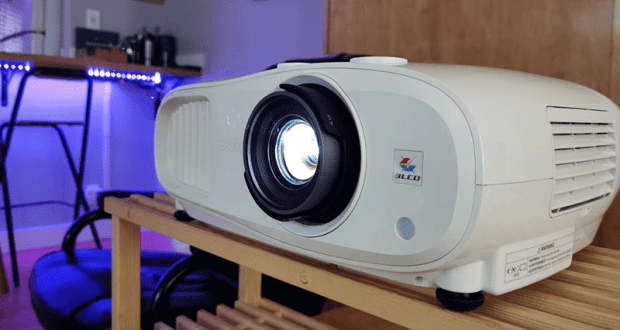 Gagnez un projecteur de cinéma maison 4K 3200 Epson (Valeur de 1800$)