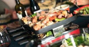 Gagnez Un ensemble à raclette Classique rouge Swissmar